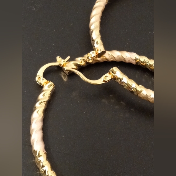 Large Real Gold Plated 3 Tone 60mm Round Hoop Earrings NWOT - Picture 5 of 5